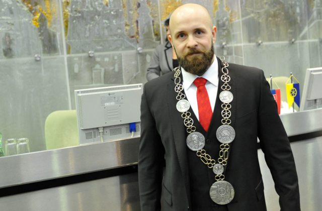 800371_peter-brocka-640x420.jpg Primátor Trnavy Bročka svojím platom prekročil hranicu 100 tisíc eur, podobne sú na tom aj iní primátori