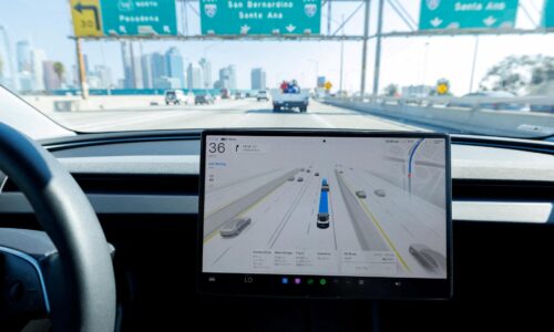 Musk avizuje zlom pre Teslu v Európe. Systém autonómneho riadenia chce mať schválený už budúci mesiac