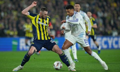 Škriniar čelil anglickej elite. Dostal žltú a prehral, Plzeň pykala za vylúčenie, Sauer pri výhre