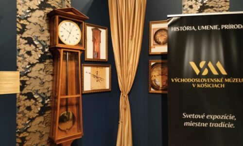 Východoslovenskému múzeu sa podarila výnimočná akvizícia, do zbierky získalo 200-ročné kyvadlové hodiny – FOTO
