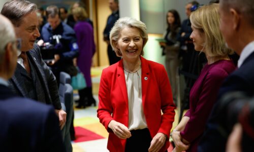 Macron hovorí o zmiernení napätia okolo Grónska. Keď Európa reaguje jednotne, môže si vynútiť rešpekt, tvrdí