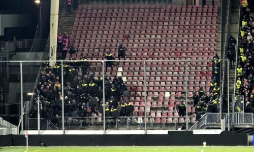 Výkop zápasu Európskej ligy odložený! Výtržnosti, vyprataný sektor a nervozita v Holandsku