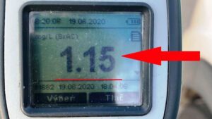 Opitý vodič nabúral do oplotenia kostola, nafúkal vyše dva promile