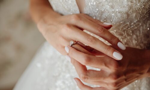  Ako zažiariť v svadobný deň? Zladenie svadobných šiat a šperkov