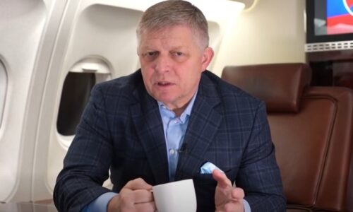 801251_fico444.jpg Keď do pekla, tak na veľkom bielom koni, pripomenul Fico opozícii. Premiér podpichol aj koaličných partnerov – VIDEO