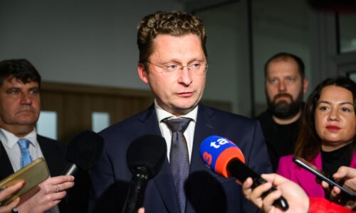 Štátne nemocnice chátrajú a súkromné majú zisk, tvrdí Visolajský. Žiada štandardizované zmluvy s poisťovňami