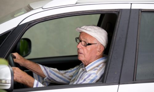 Štát uľavil seniorom, no pozor na staré vodičáky. Pri kontrole rozhoduje dátum vydania aj lekárska prehliadka