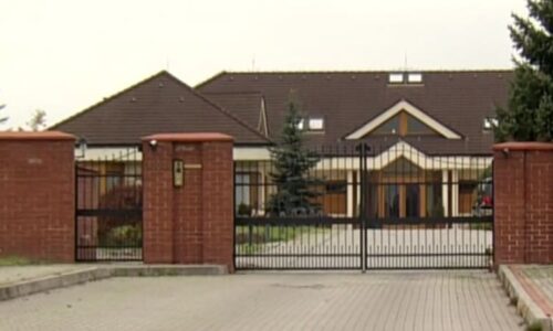 OBRAZEM: Krutý osud paláce kmotra Mrázka. Z vily za stovky milionů, fitka i kurtů zbyl prach