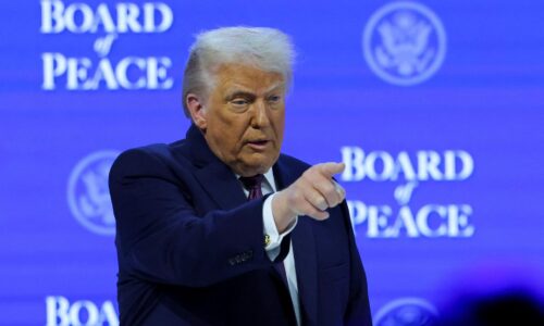 Trump sa vyhráža Kanade stopercentnými clami za dohodu s Čínou. Premiéra ponížil na guvernéra