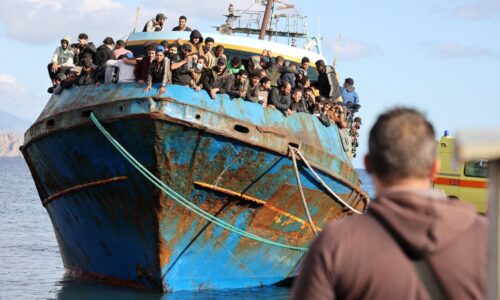 Grécko chce zakročiť proti prevádzačom, hrozili by im doživotné tresty. Zákon by zasiahol aj mimovládky