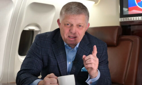 Fico pôsobí ako opitý strýko. Šimečka sa pýta, či sa premiér už úplne odtrhol od reality – VIDEO