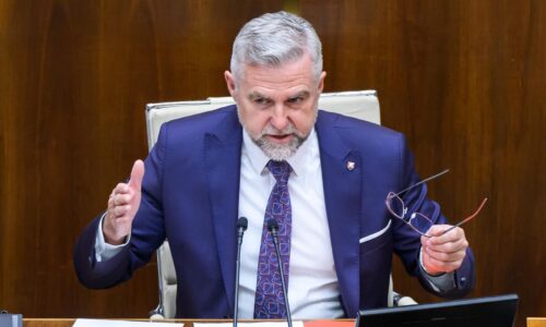 Gašpar vyzýva na opatrnosť pri Rade mieru, Gröhling hovorí o Trumpovom biznise