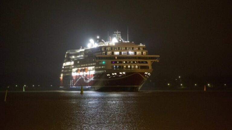 Tragédie na filipínách: potopil se trajekt s než 350 lidmi. nejméně 15 lidí zemřelo