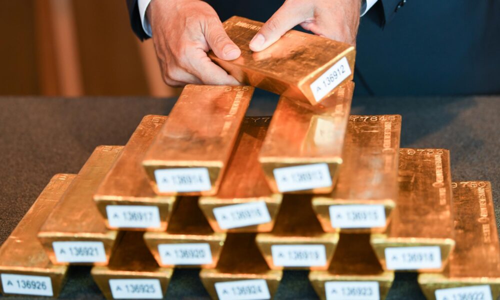 Zlato prepisuje rekordy, pokorilo hranicu 5 100 dolárov. Akcie ťažobných gigantov po celom svete rastú