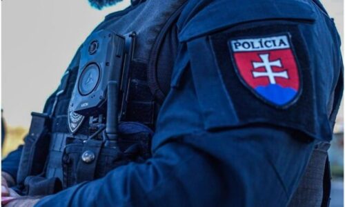 Polícia potvrdila zásah na Dunaji, mladá žena skočila zo Starého most, previezli ju do nemocnice