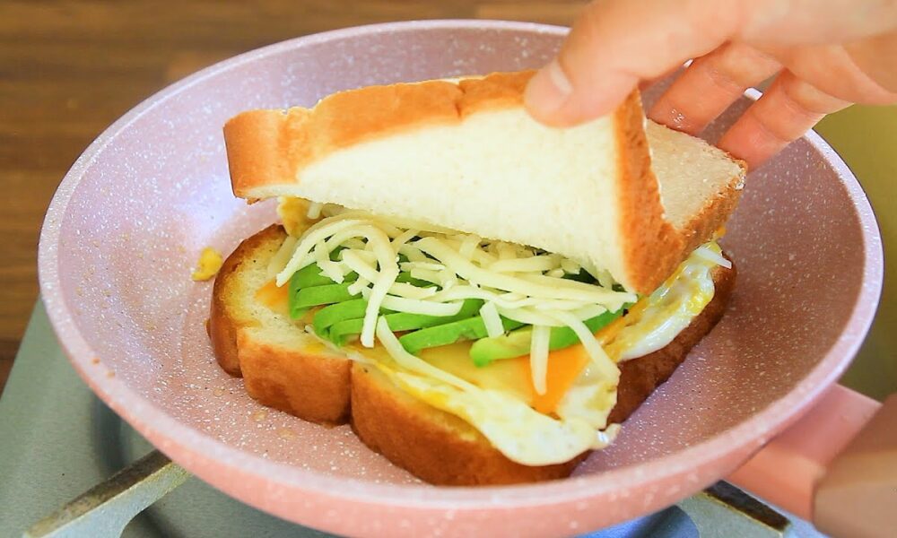 I’ve never eaten such delicious one pan egg toast❗️ Quick breakfast in a few minutes