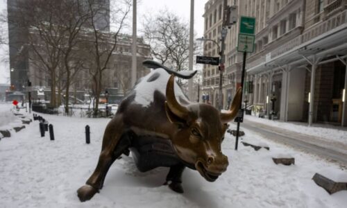 Evropské trhy porážejí USA. Investiční trend „Sell America“ ale ukrývá i nebezpečí