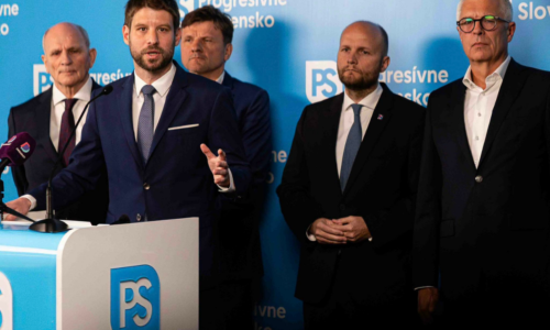 Prieskum AKO: Demokrati naberajú na sile, opozícia by zostavila vládu aj bez Matoviča