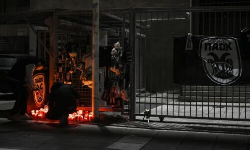 Sedm fanoušků PAOK Soluň zemřelo cestou na Evropskou ligu. Mikrobus se srazil s kamionem