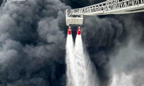 V stredu večer ruské jednotky spustili novú sériu útokov. Veľké skladovacie zariadenie Naftogaz na západe Ukrajiny bolo zničené
