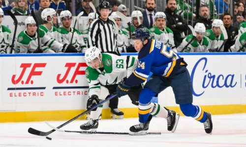 Dvorský asistoval proti Dallasu a bodoval vo štvrtom zápase za sebou