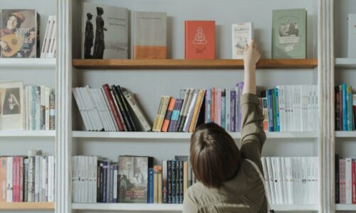 Neležia vám na polici bez úžitku stovky eur? Knižný scanner Bookbotu vám ich pomôže nájsť