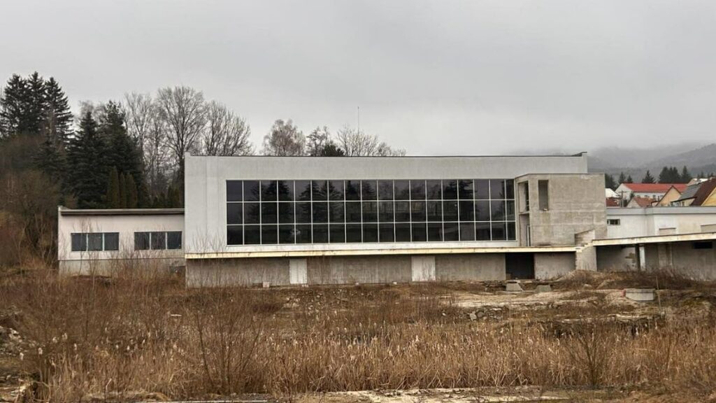 Dodatok ku koncesnej zmluve mení koncesionára na prevádzku handlovskej plavárne a kúpaliska