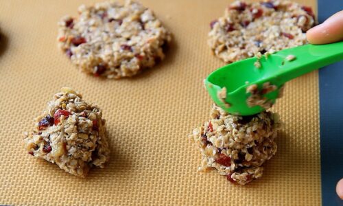 2 Bananas and 1cup of oats. Only 3-ingredient snack ready in 3 minutes