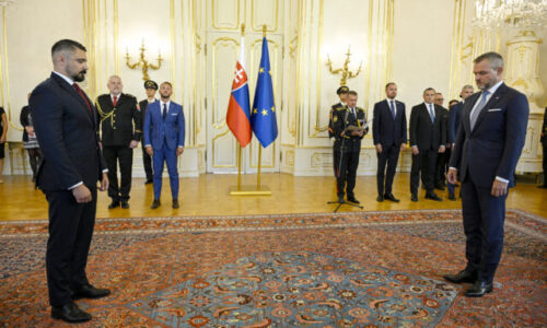 Prezident Pellegrini začal disciplinárne konanie voči šéfovi SIS za autonehodu