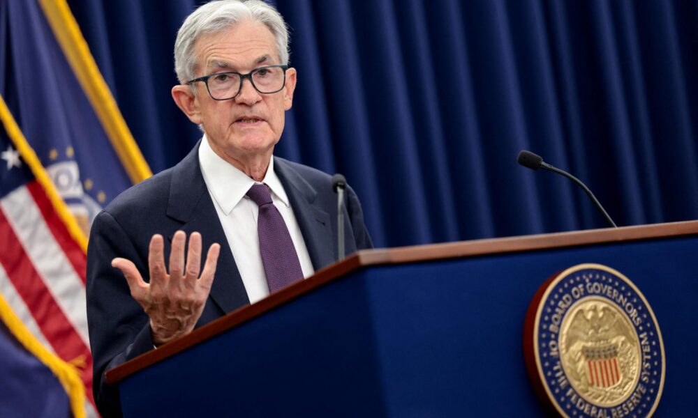 Ekonomika USA vstúpila do nového roka v dobrej kondícii, tvrdí Powell. Fed zlepšil hodnotenie rastu