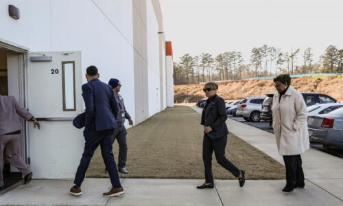 Do volebného strediska pri Atlante prišli agenti FBI. Prehľadanie priestoru súviselo s voľbami z roku 2020