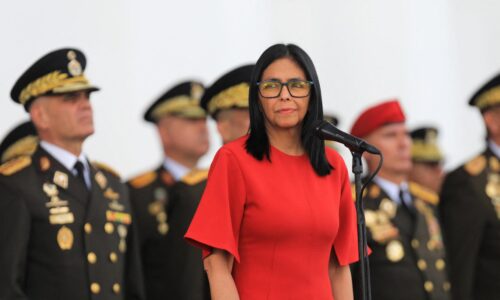 Venezuelská armáda a polícia prisahali vernosť prezidentke Rodríguezovej, Machadová má o nej pochybnosti