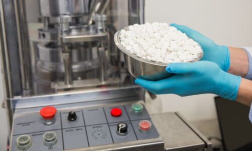 Senior vyhrál v loterii miliony. Se synem za ně pořídili drogovou laboratoř a rozjeli byznys