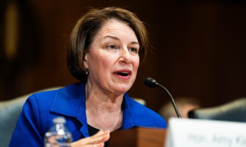 Sen. Amy Klobuchar announces bid for Minnesota governor