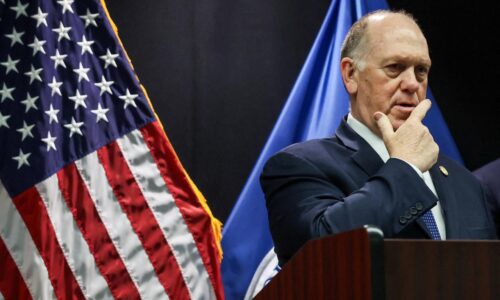 Trumpov splnomocnenec dorazil do minneapolisu. povedal, že plánuje obnoviť právo a poriadok