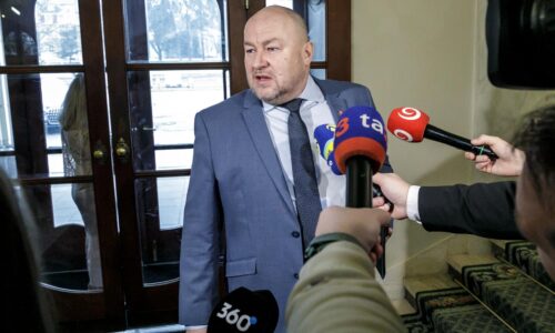 Huliak stopol peniaze z rozpočtu pre slovenský futbal. dôvodom majú byť nedostatky pri kontrole na zväze