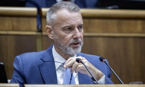 Raši o alkohole v parlamente: Nevieme dať poslancovi „fúkať“, boli zvolení a nie sú naši zamestnanci