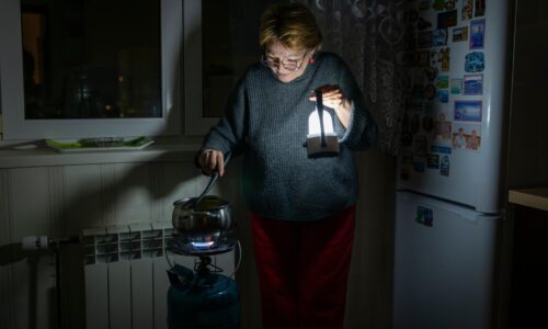 V kyjeve je asi 450 bytových domov stále bez vykurovania, tvrdí primátor. teploty klesli pod bod mrazu