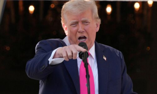 Trump dúfa, že vojenský zásah voči Iránu nebude potrebný