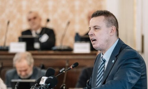 Šíření poplašné zprávy ve Sněmovně? Padlo trestní oznámení kvůli Rajchlově semináři o covidu