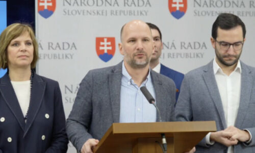 Tiborovi Gašparovi sa podľa Grendela splnil sen o policajnom rokovacom poriadku. Opozícia vyzýva Pellegriniho, aby ho nepodpísal – VIDEO