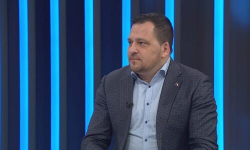 Ať si Macinka hraje na siláka jen mezi kamarády, vyzval Zdechovský. Kauzu má řešit už i Evropa