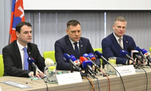 Shoda na povolenkách i ochraně průmyslu: Macinka na jednání se slovenským ministrem vzal Turka