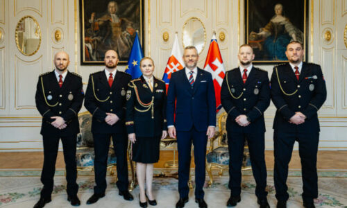 Pellegrini ocenil záchranné zložky, štát podľa neho musí urobiť viac než len poďakovať – VIDEO, FOTO