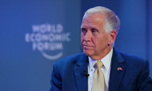 Republikánsky senátor podmieňuje schválenie nominanta do čela Fedu ukončením vyšetrovania Powella