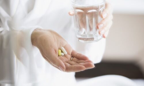 Vědci objevili nečekaného spojence rakoviny. Běžný vitamín nemoc kryje před imunitním systémem