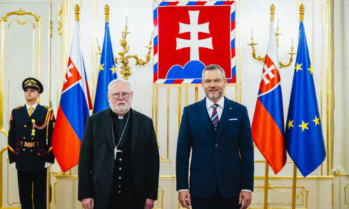 Na Slovensko pricestoval „minister zahraničia“ Vatikánu, prijal ho aj prezident Pellegrini