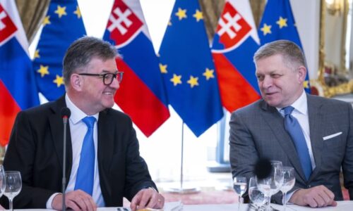 Ficovu poradci zlomily vaz zmínky v Epsteinových spisech. Tamní premiér přijme jeho rezignaci