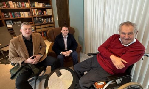 Macinka s Turkem dovezli Zemanovi neobvyklý dárek. Pak řešili klimatickou politiku