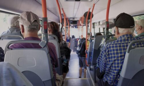 Tragédie v Mnichově: Autobus vjel do betonové zdi. Zemřela 13letá dívka, další jsou zranění